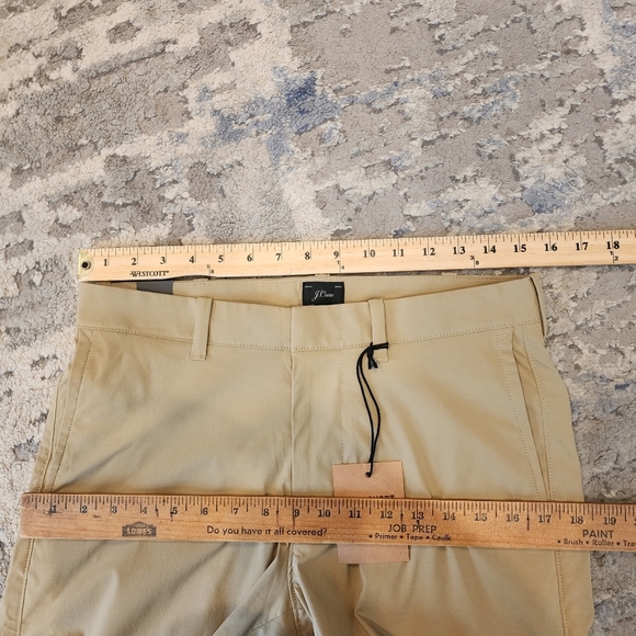 NWT J. Crew 9" Tech Shorts. Khaki. Men's size 29. - Picture 8 of 16